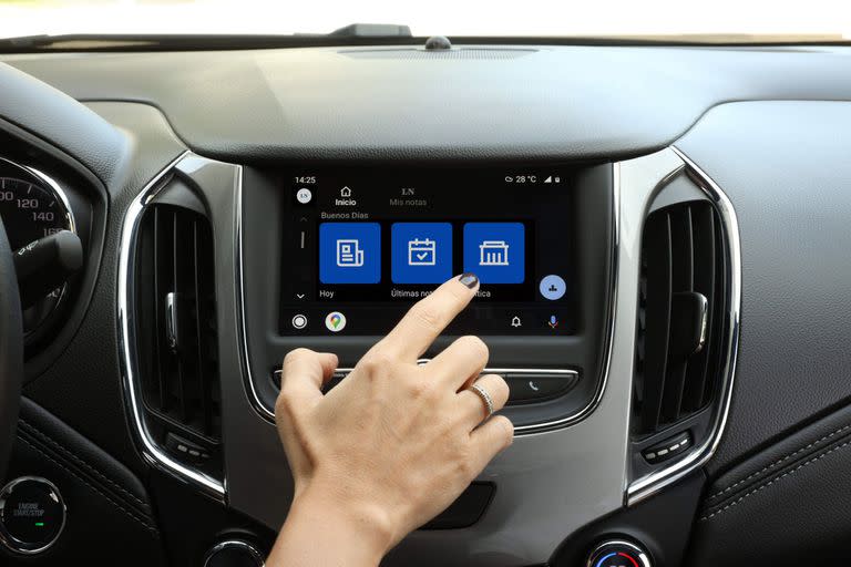 La aplicación de LA NACION ahora es compatible con Android Auto y ofrece sus contenidos en formato de audio