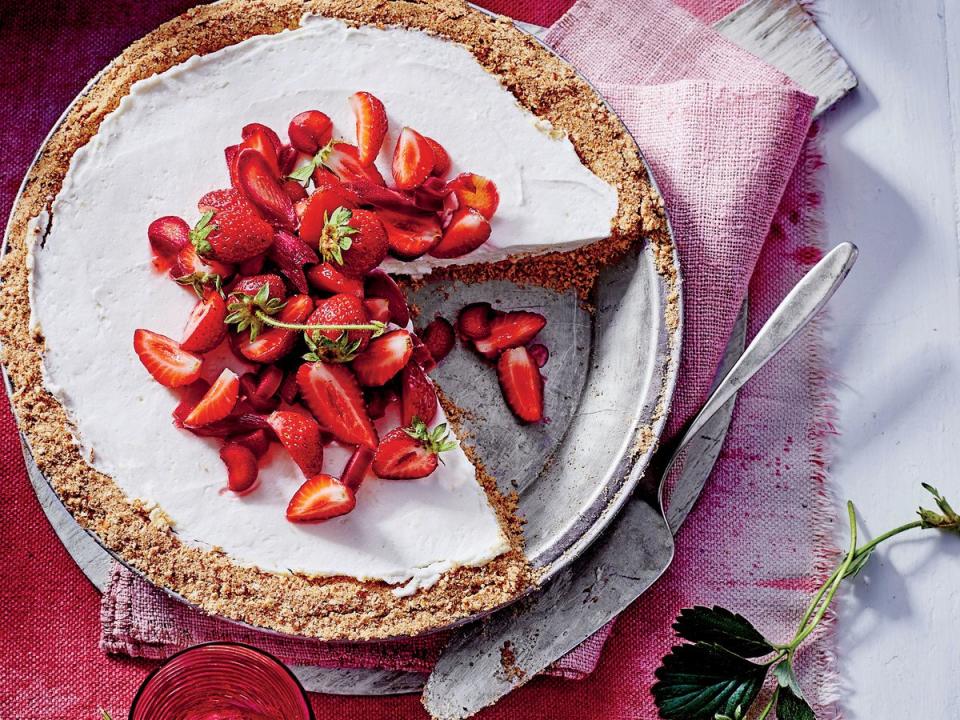 Strawberry-Rhubarb Pretzel Pie