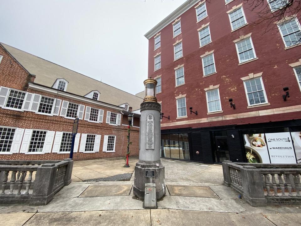 This memorial was installed as part of York city’s 250th anniversary in 1991. It has a dual function. It serves as a vent for the comfort stations below.