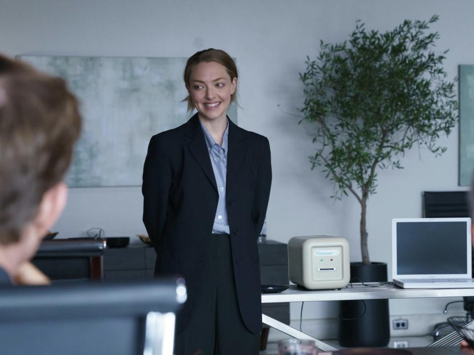 Amanda Seyfried as Elizabeth Holmes in a Theranos Novartis demo in The Dropout