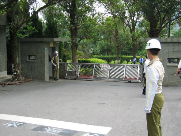 預醫所大門警衛森嚴。資料照片