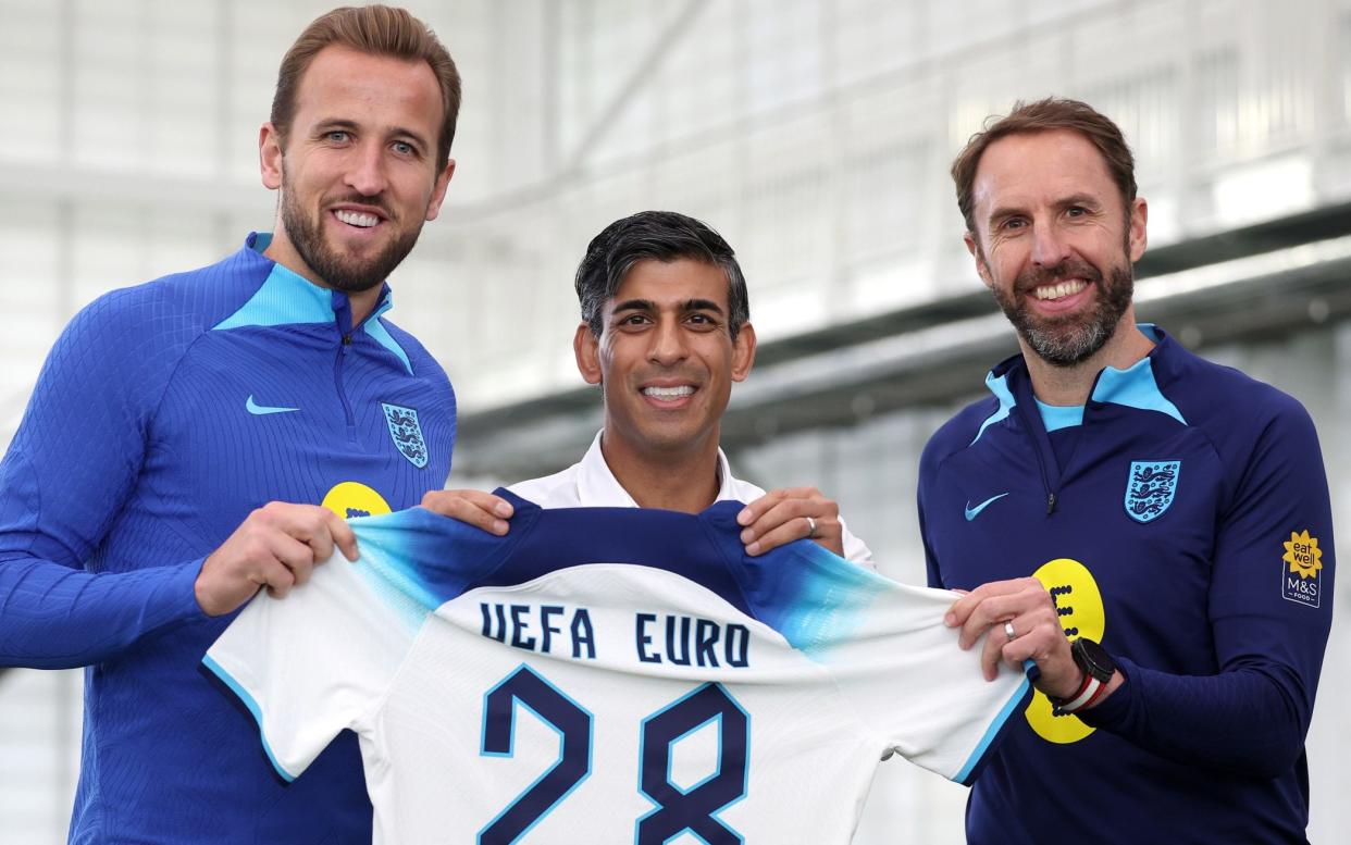 Harry Kane (left to right), Rishi Sunak and Gareth Southgate with an England shirt - The politicisation of the England football team is complete