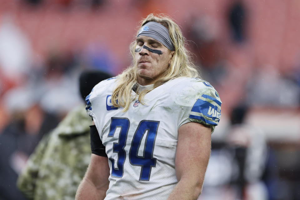 Detroit Lions inside linebacker Alex Anzalone walks off the field after the Cleveland Browns defeated the Lions 13-10 after an NFL football game, Sunday, Nov. 21, 2021, in Cleveland. (AP Photo/Ron Schwane)
