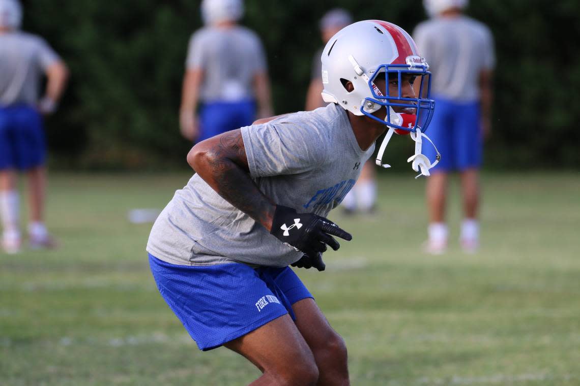 South Carolina receiver Antwane Wells works through drills at practice during his time at Fork Union Military Academy in Virginia. Wells transferred to USC in January after two years at James Madison.