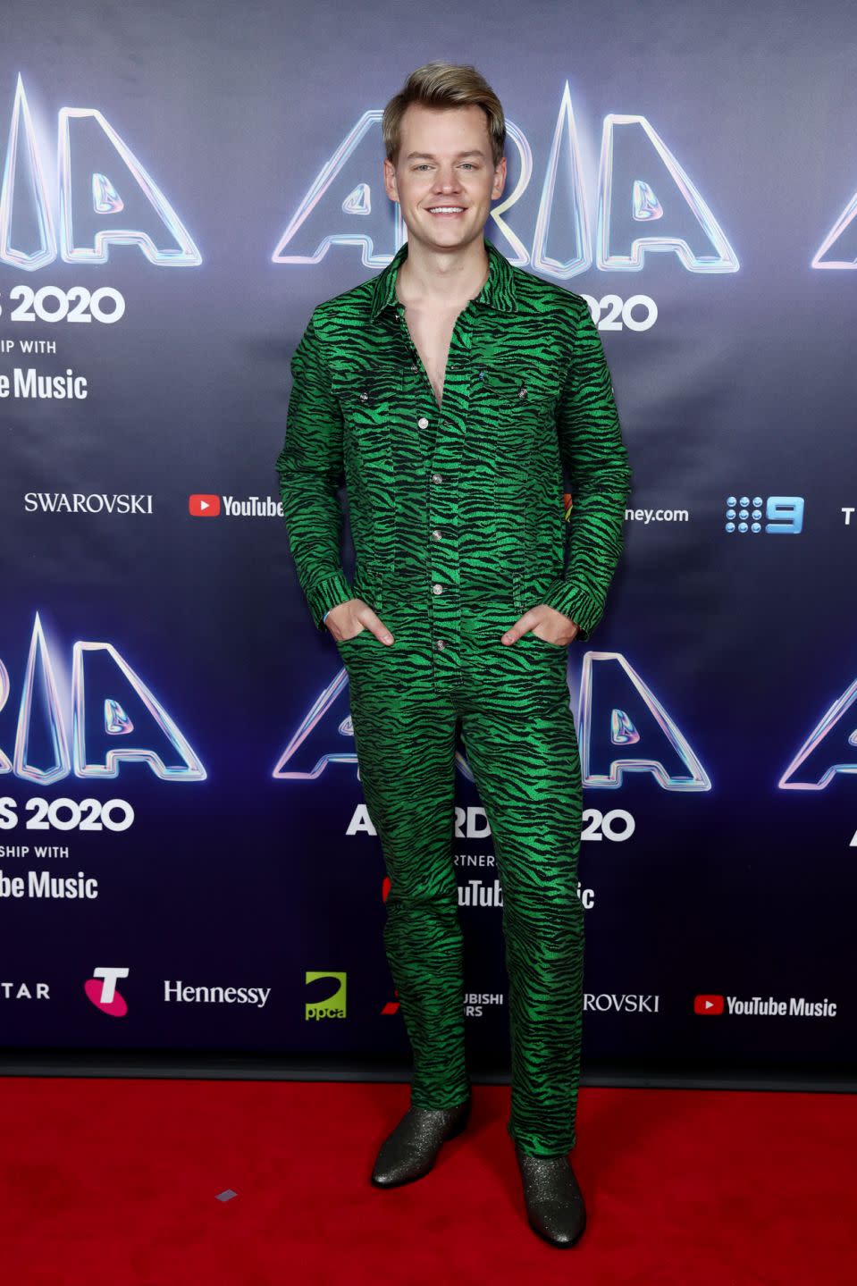 Joel Creasey bezeichnete seinen Kenzo-Einteiler als „Riddler-artig“. Foto: Getty Images.