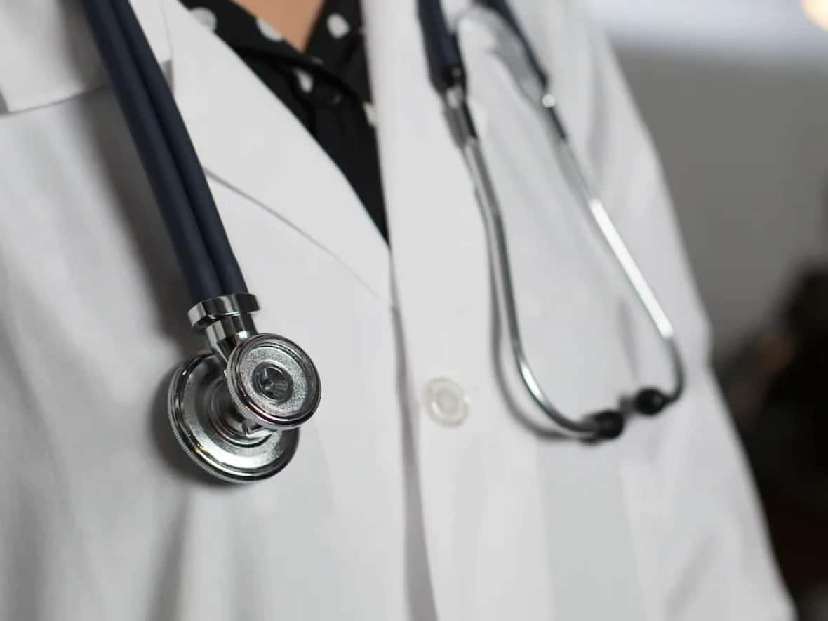 Walk-in clinics in Warman and Martensville are seeing wait times of over three hours. Physicians say there aren’t enough doctors to serve the needs of the two cities. (David Donnelly/Radio-Canada - image credit)