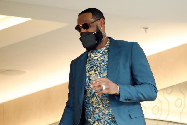 See LeBron James' greatest suits through the years, from oversized to chic