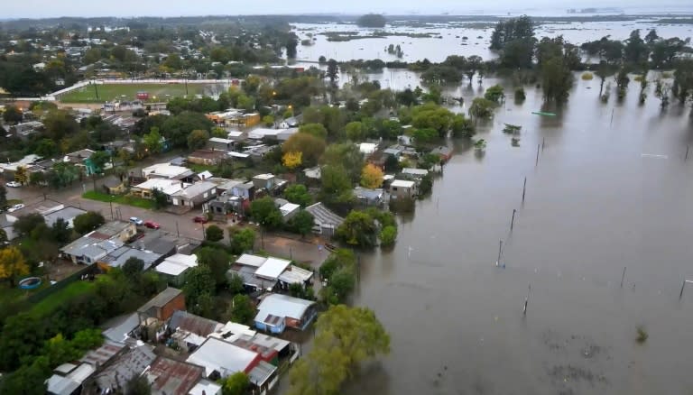 Vista aérea del río Olimar desbordado en la ciudad de Treinta y Tres, capital de este departamento uruguayo del mismo nombre, limítrofe con Brasil, el 8 de mayo de 2024 (-)