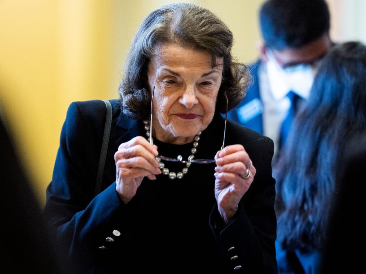 A Confused Dianne Feinstein Tried To Give A Speech In The Middle Of A Senate Hearing Vote And