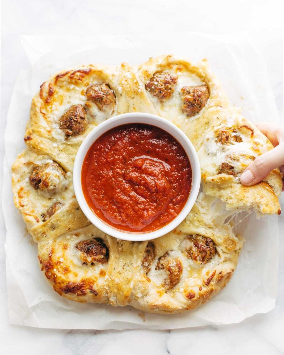 Cheesy Meatball Pull-Apart Pizza Ring