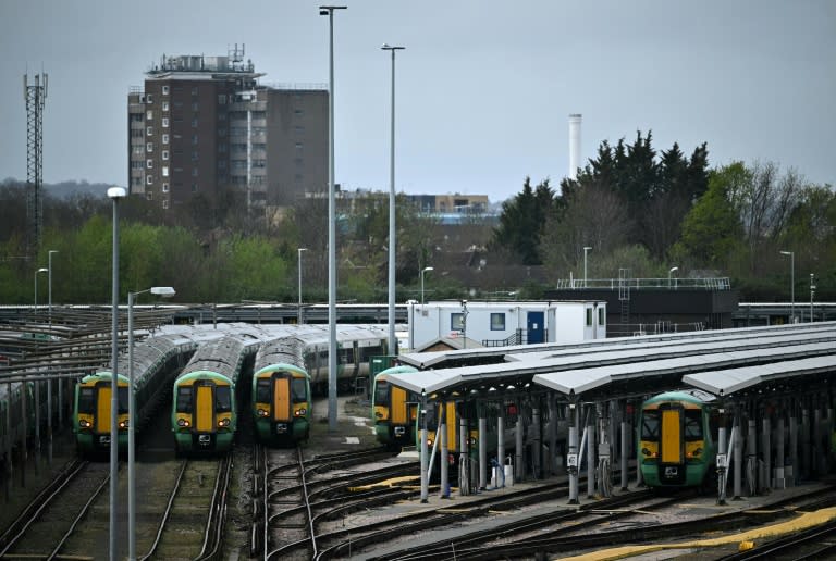 Die größte Oppositionspartei in Großbritannien hat angekündigt, im Falle eines Wahlsiegs das Bahn-Netzwerk des Landes wieder zu verstaatlichen. "Wir werden die Great British Railways gründen", sagte die verkehrspolitische Sprecherin der Labour-Partei. (Ben Stansall)