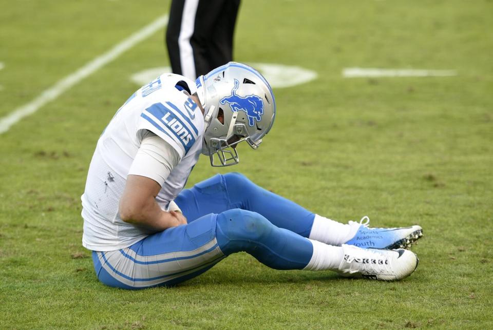 Detroit Lions quarterback Matthew Stafford reacts after injuring his hand.