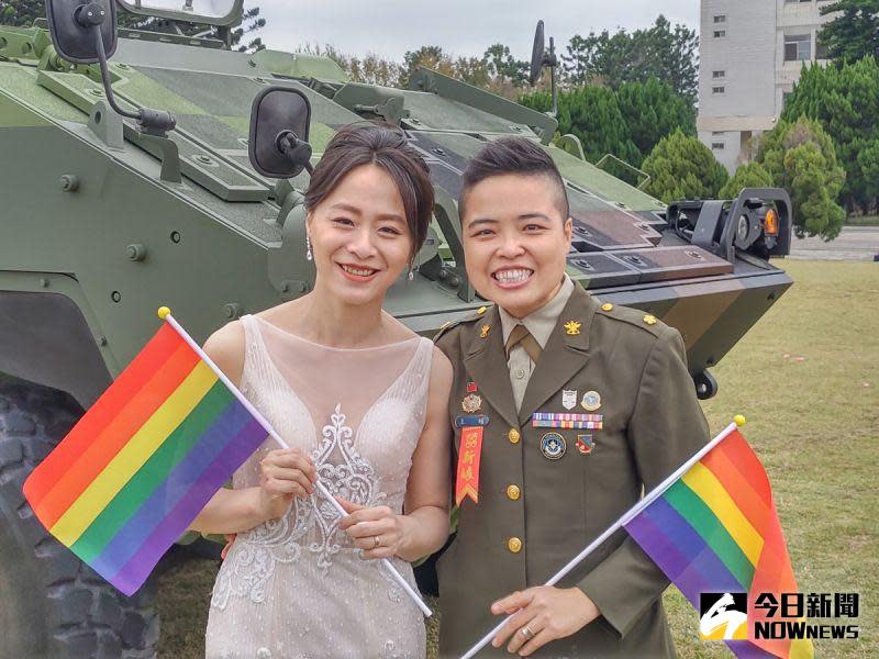 ▲109年度陸軍聯合婚禮，同婚伴侶王翊少校伉儷獲網路票選摘下「最佳新人獎」。(圖／記者呂炯昌攝.2020.10.30)