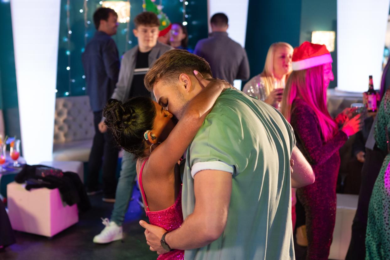  Yazz cheats on Tom with Ethan in Hollyoaks . 