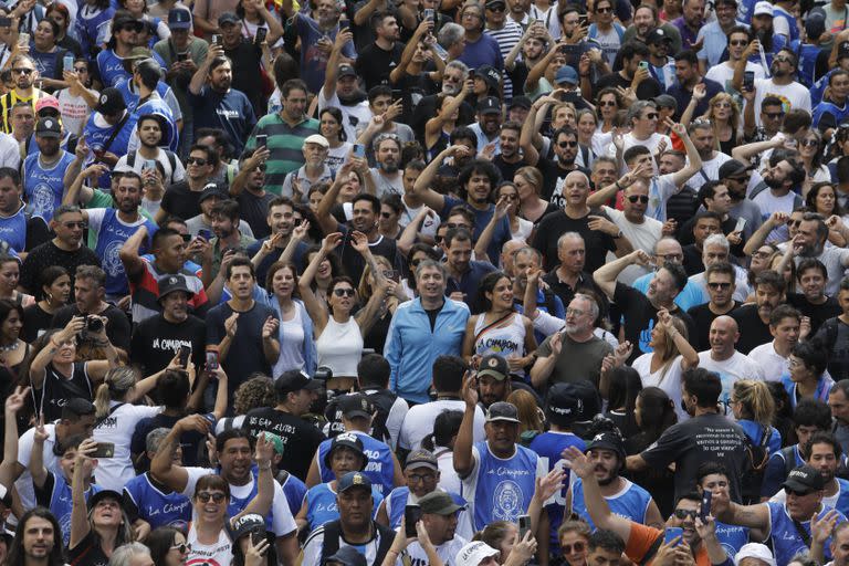 Máximo Kirchner, en el centro, durante la marcha de La Cámpora por el 24 de marzo