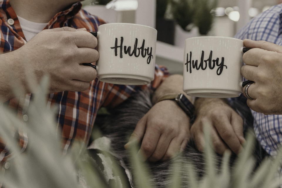 The couple's matching "hubby" mugs. (Photo: Erica Whiting Photography)