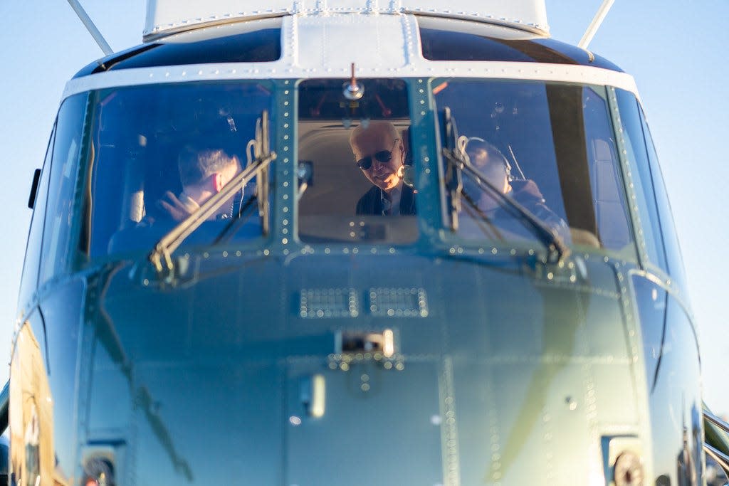 Joe Biden greets pilots on Marine One