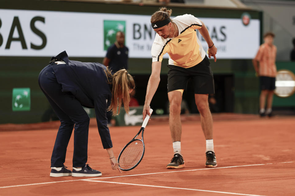 Germany's Alexander Zverev argues with chair umpire Marijana Veljevic of Serbia during his semifinal match of the French Open tennis tournament against Norway's Casper Ruud at the Roland Garros stadium in Paris, Friday, June 7, 2024. (AP Photo/Jean-Francois Badias)