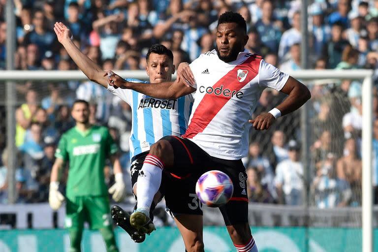 Miguel Borja (derecha) decidió quedarse en el club e intentará consolidarse como el 9 del equipo