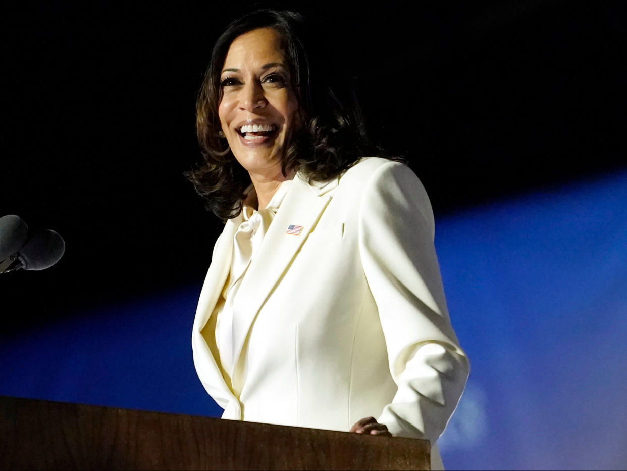 <p>La vicepresidenta electa Kamala Harris habla en Wilmington, Delaware. Harris hará historia el miércoles 20 de enero de 2021, cuando se convierta en la primera afroamericana, del sur de Asia y vicepresidenta femenina. </p> (Foto AP / Andrew Harnik, archivo)