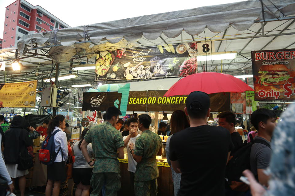 Seafood Hunter offers up to 25 different types of ready-to-eat seafood items with a majority of them priced at a dollar each. Other premium seafoods are affordably priced, such as the crab at $5.90 each. (Photo: Nurul Azliah/Yahoo Lifestyle Singapore)