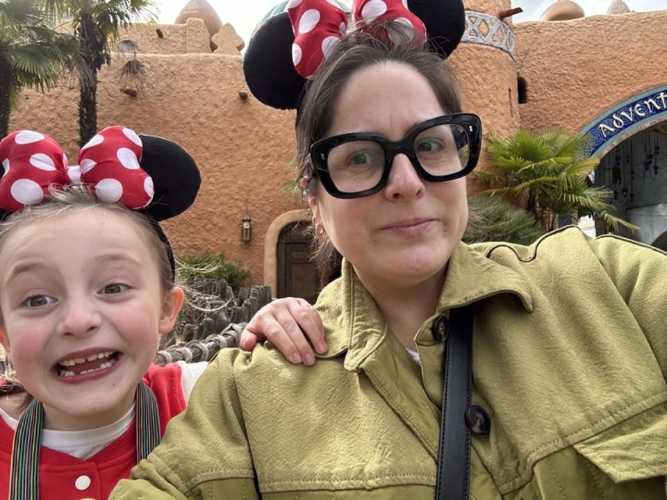 Victoria Moss and her daughter at Disneyland Paris (Victoria Moss)