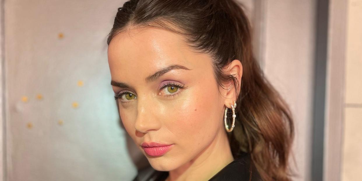 ana de armas purple eye makeup trend