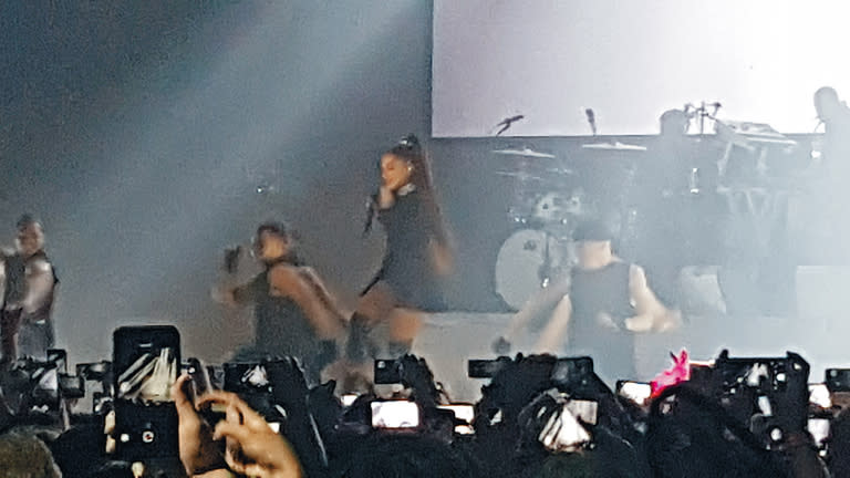 ■Ariana Grande巡迴演唱的最後一站香港站昨夜舉行。