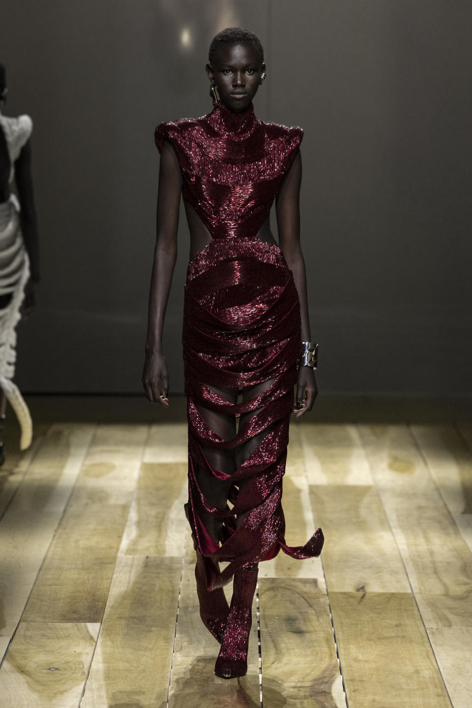 Look 41 of Alexander McQueen's AW 2023 collection.