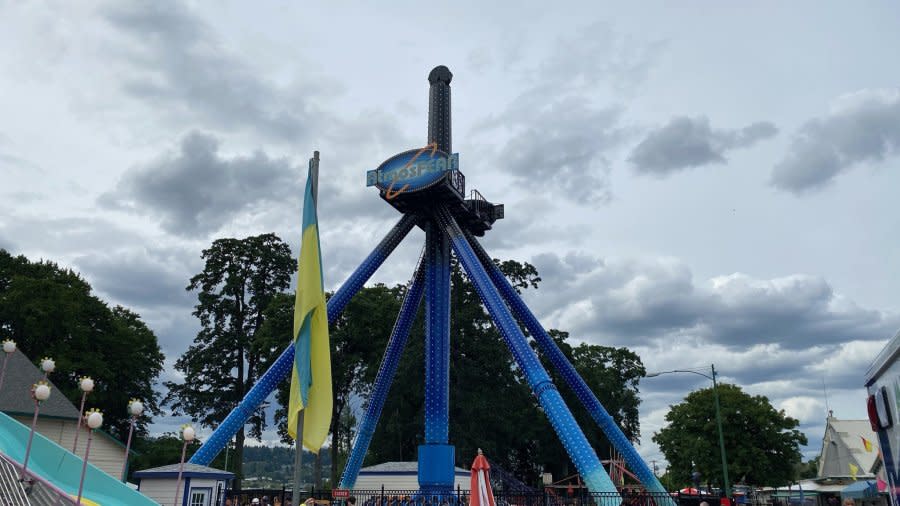 Officials rescue 30 riders trapped upside-down at Oaks Amusement Park