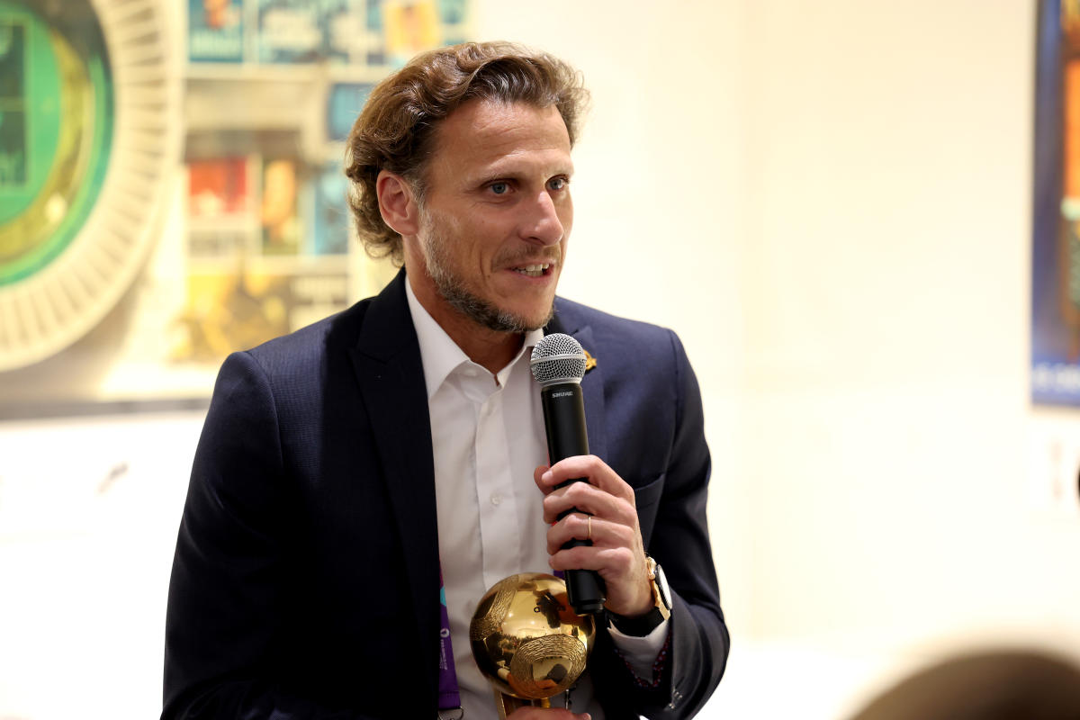 Tenfield.com » Diego Forlán y sus zapatos exclusivos de selección