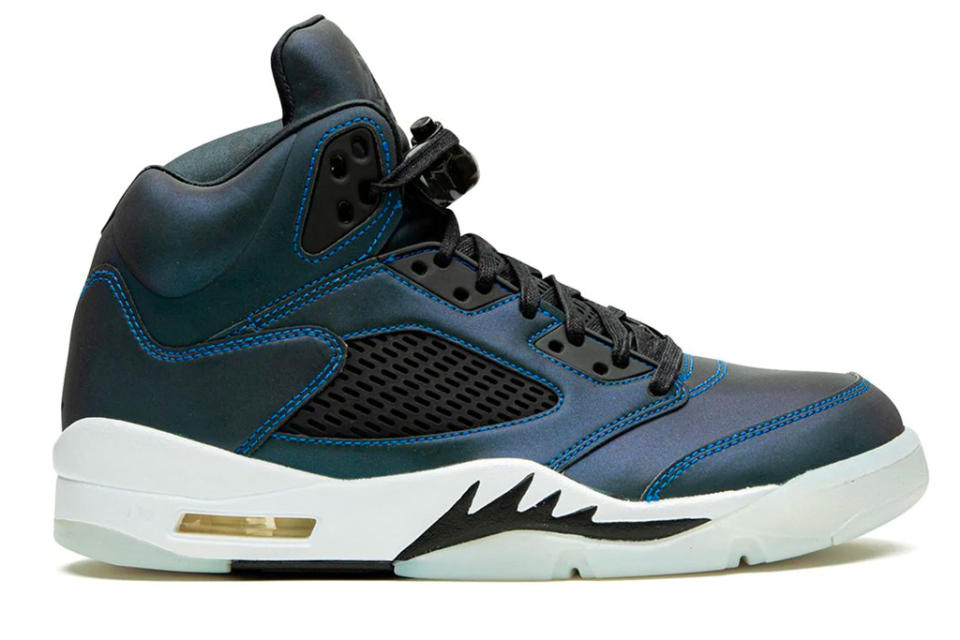 blue black sneakers, air jordan