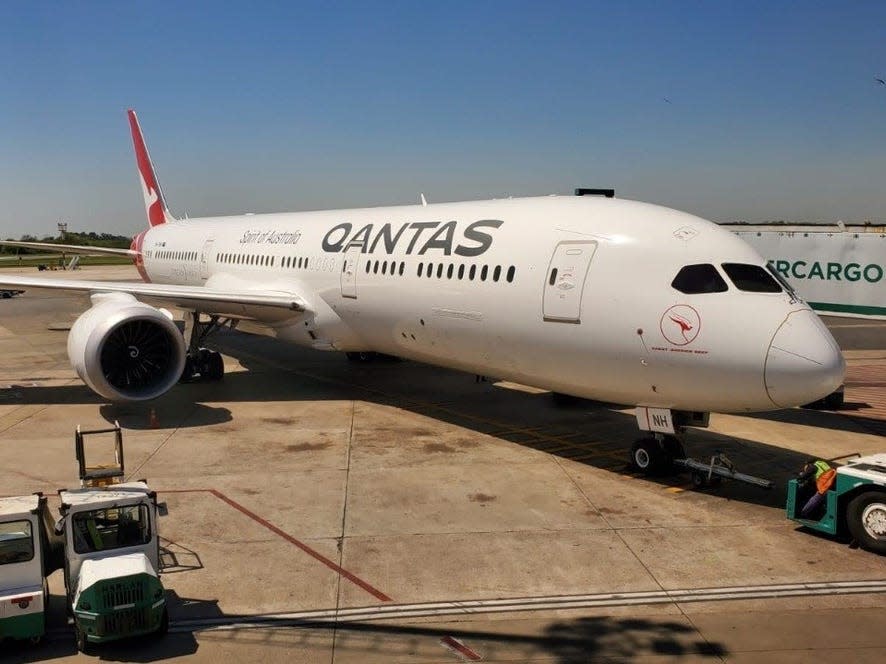 Qantas 787-9 before departure at Buenos Aires