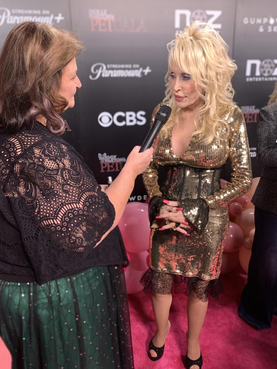 Deborah interviewing Dolly Parton on the red carpet