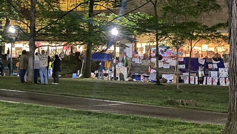 Dozens of protesters against the war in Gaza set up camp at Portland State University, and some broke into the library, April 29, 2024 (KOIN)