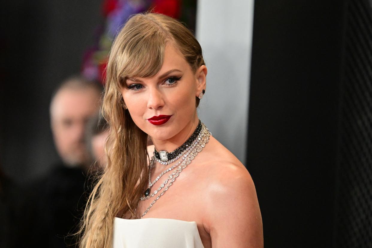 US singer-songwriter Taylor Swift arrives for the 66th Annual Grammy Awards at the Crypto.com Arena in Los Angeles on February 4, 2024. (Photo by Robyn BECK / AFP) (Photo by ROBYN BECK/AFP via Getty Images) ORG XMIT: 776031875 ORIG FILE ID: 1978656739