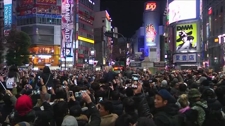 日本東京澀谷一直是民眾歡慶萬聖節的首選地，最著名的澀谷街口常常擠滿人潮。（路透社）