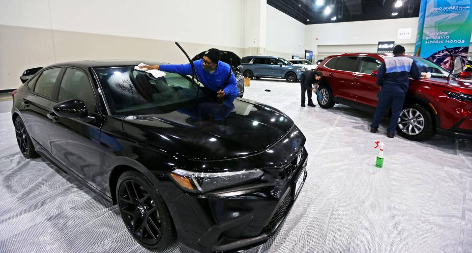 Rickey Roach cleans up a 2023 Honda Civic SI at the 2023 Milwaukee Auto Show at the Wisconsin Center on Thursday, Feb. 23, 2023 at 400 W. Wisconsin Ave.