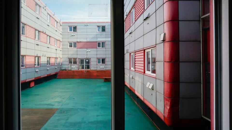 One of the open areas on board the barge. It shows a green courtyard with the cabins surrounding it on four sides