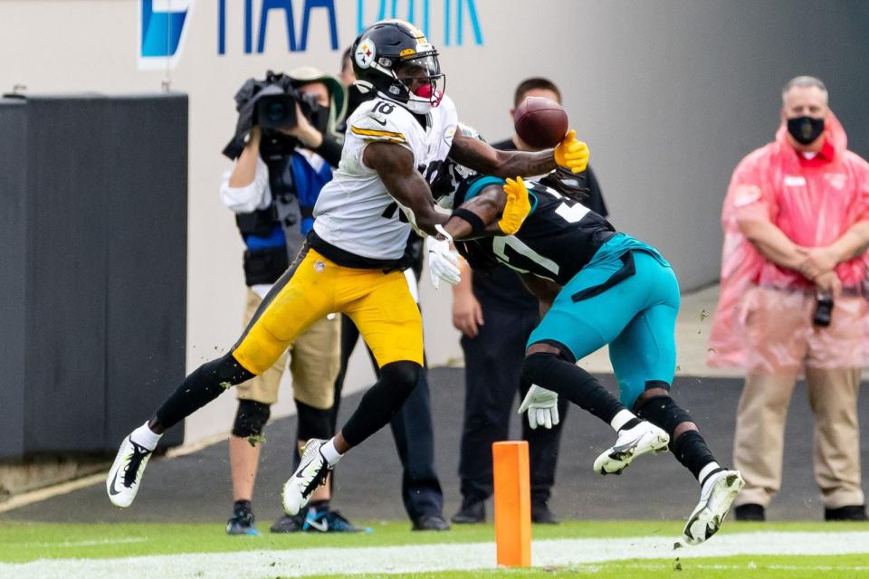 Pittsburgh Steelers wide receiver Diontae Johnson (18) tries to catch a pass while Jacksonville Jaguars cornerback Tre Herndon (37) defends in the second quarter during the Jaguars vs. Steelers game at TIAA Bank Field in Jacksonville, FL on Sunday, November 22, 2020. [Matt Pendleton/Special to the Times-Union]