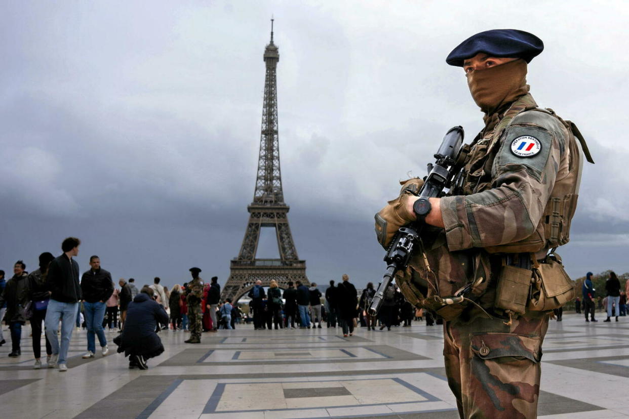 Un militaire de l'opération Sentinelle à Paris.  - Credit:SOPA Images / SIPA