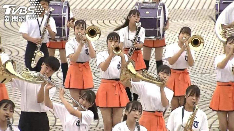 「橘色惡魔」、日本京都橘高校吹奏部也來台，在今早參與國慶表演。（圖／TVBS）