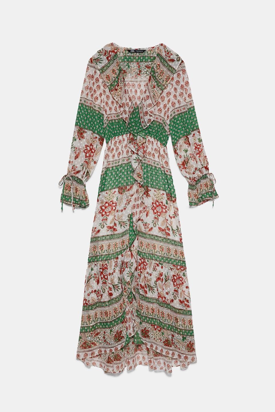 <p>59,95 euros</p><br><a href="https://www.zara.com/fr/fr/ruffled-printed-dress-p02157046.html?v1=51029763&v2=1445759" rel="nofollow noopener" target="_blank" data-ylk="slk:Acheter;elm:context_link;itc:0;sec:content-canvas" class="link ">Acheter</a>