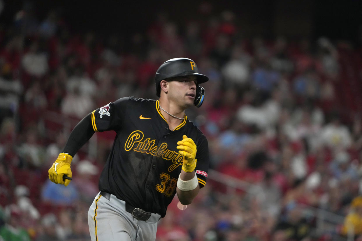 Pittsburgh Pirates' Nick Yorke singles during the seventh inning of a baseball game against the St. Louis Cardinals Tuesday, Sept. 17, 2024, in St. Louis. (AP Photo/Jeff Roberson)