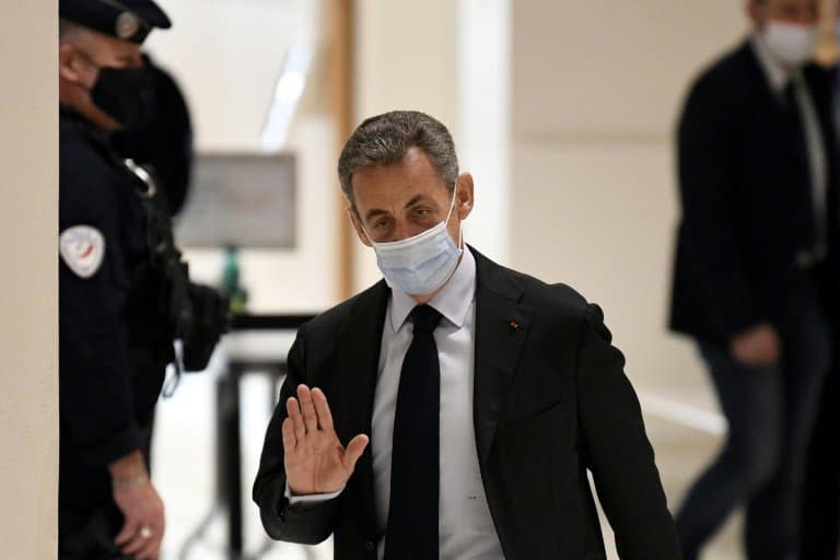 L'ancien président Nicolas Sarkozy arrive au Tribunal de Paris pour son son procès dans l'affaire des 