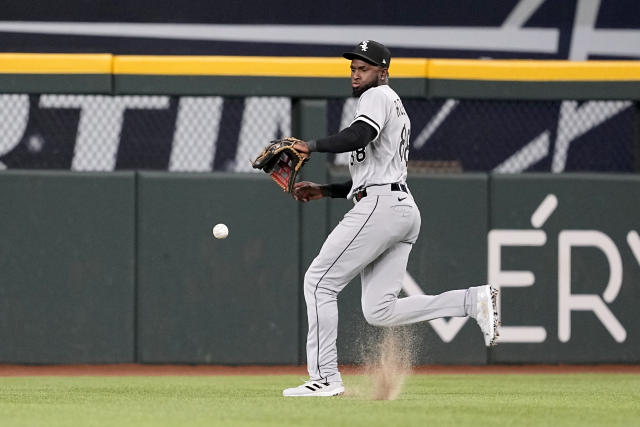 Rangers maintain AL West lead, beating White Sox 11-1