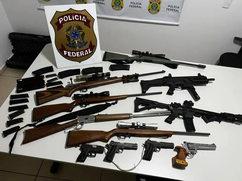 Armas apreendidas pela PF em operação contra organizadores de atos golpistas(Foto: Polícia Federal)