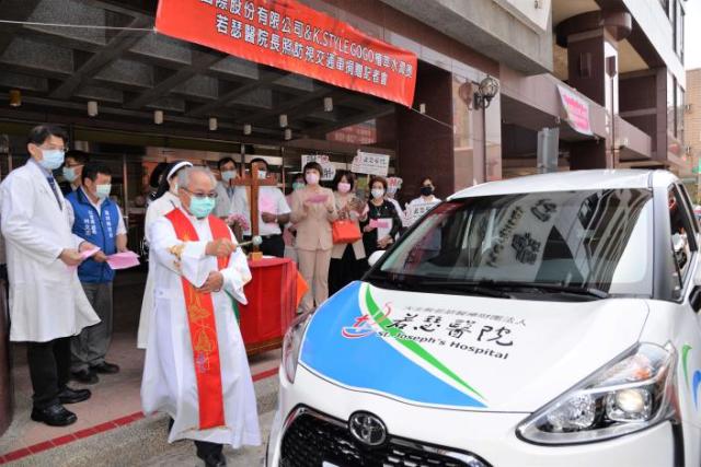 曼都集團與k Style Gogo贈雲林若瑟醫院 長照訪視交通車