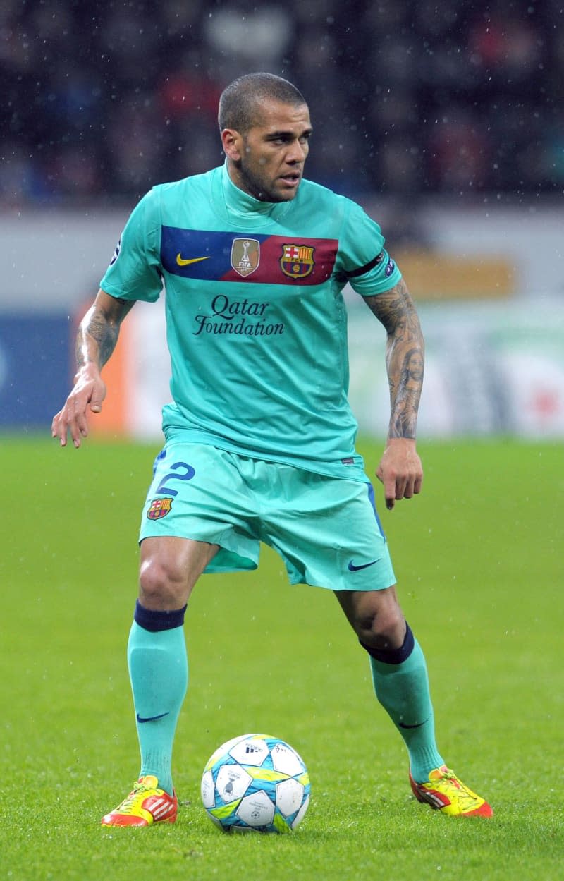 Barcelona's Daniel Alves in action during the UEFA Champions League round of sixteen first leg soccer match between Bayer Leverkusen and FC Barcelona at the BayArena. picture alliance / dpa