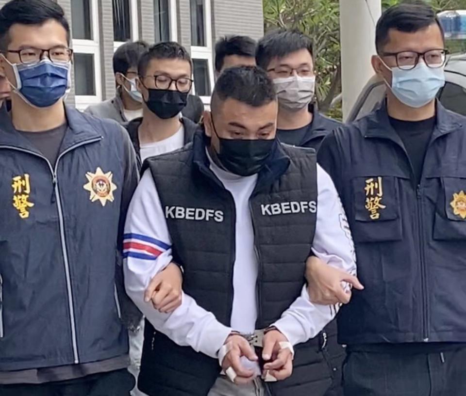 台中市警局第五分局啟動快打部隊，但兩派人馬已經逃之夭夭，警方調閱監視器後昨日已陸續逮捕五人到案。（記者陳金龍攝）